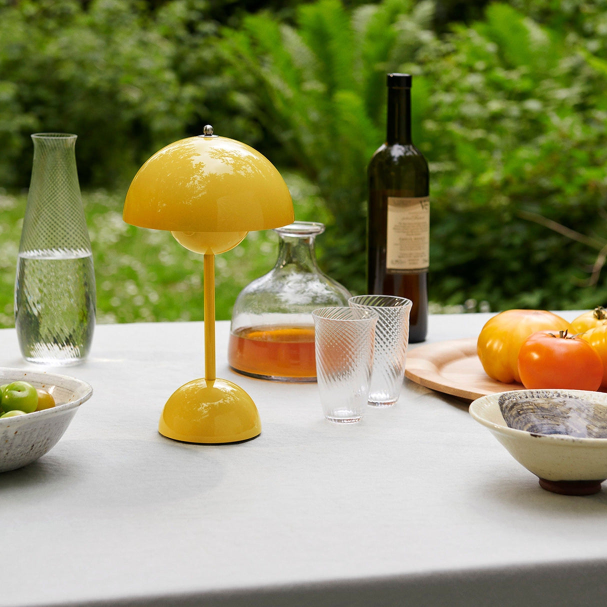 Stilvolle LED-Lampe mit modernem Design und warmem Licht