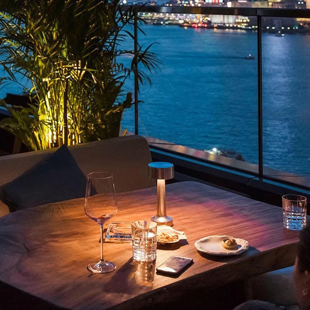 Kabellose Tischlampe mit modernem LED-Design