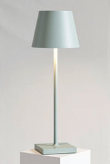 Minimalistische Hohe Tischlampe mit Warmem LED Licht