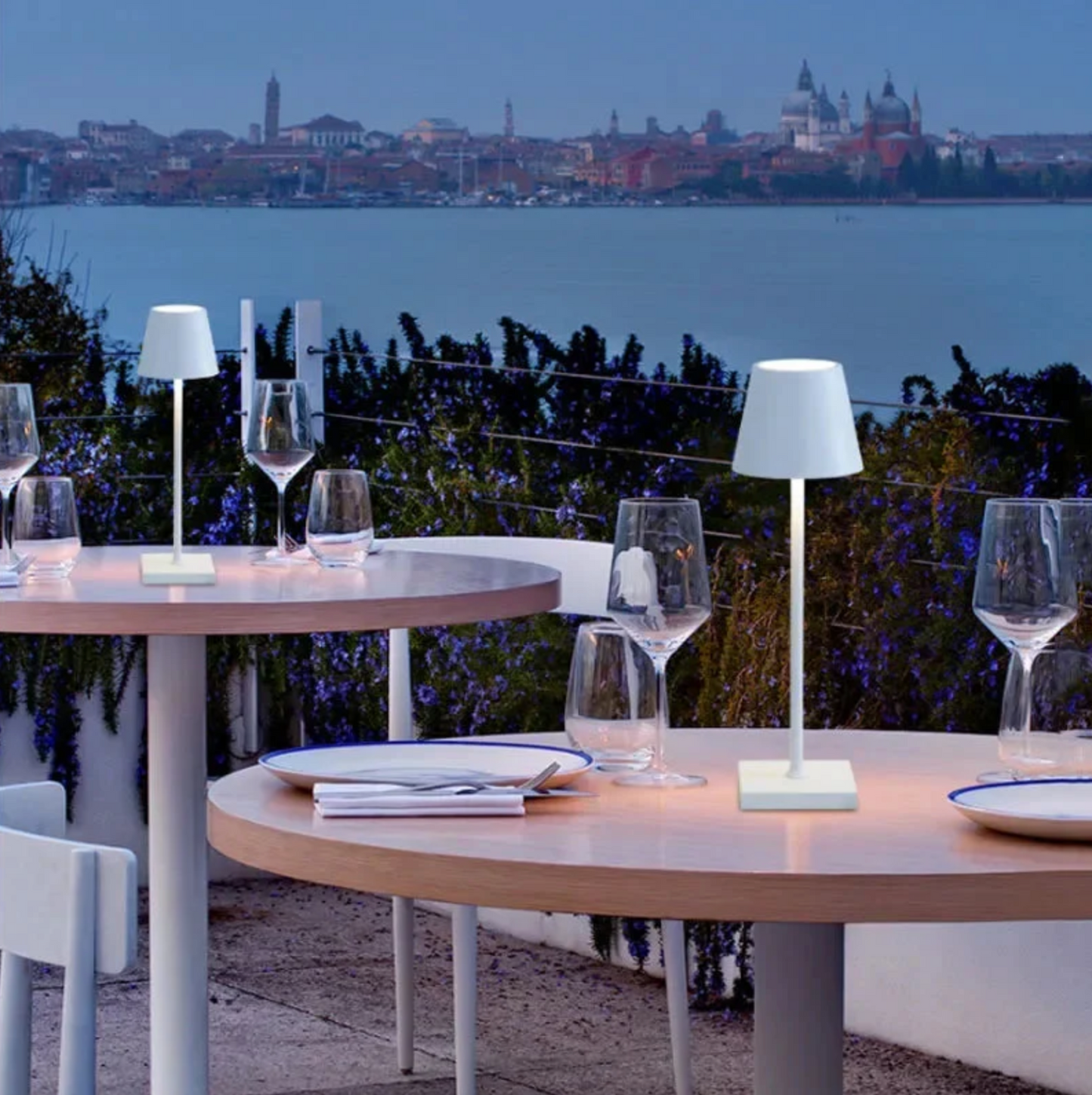 Kabellose Tischlampe mit modernem Design