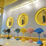 Retro Tischlampe mit nostalgischem Design und moderner Technologie