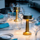 Kabellose Tischlampe mit modernem LED-Design